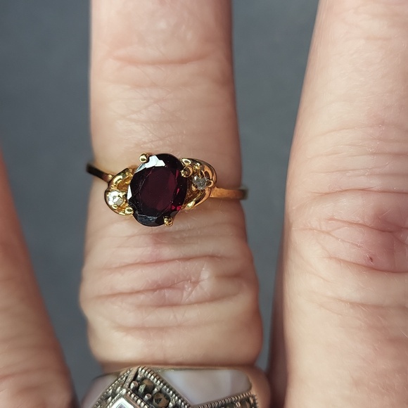 Garnet Ring - Picture 9 of 9